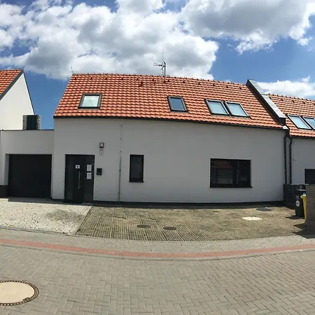 Vilabyt Se Zahradkou A Vyhledem Na Zamek Mikulov Exterior photo